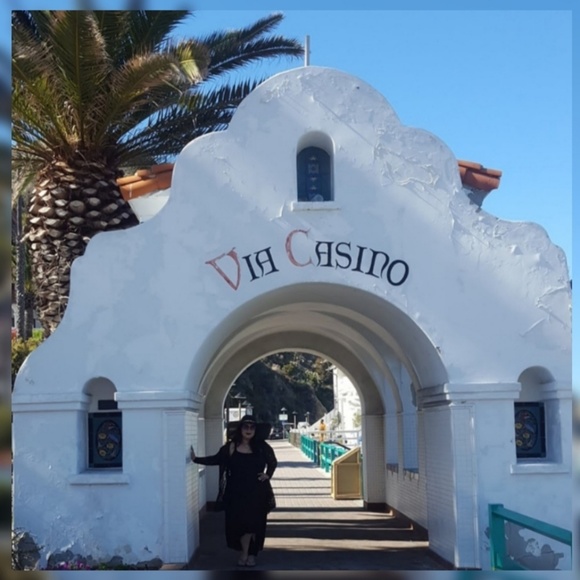 Meet your Posher, Scarlet - Picture 1 of 3